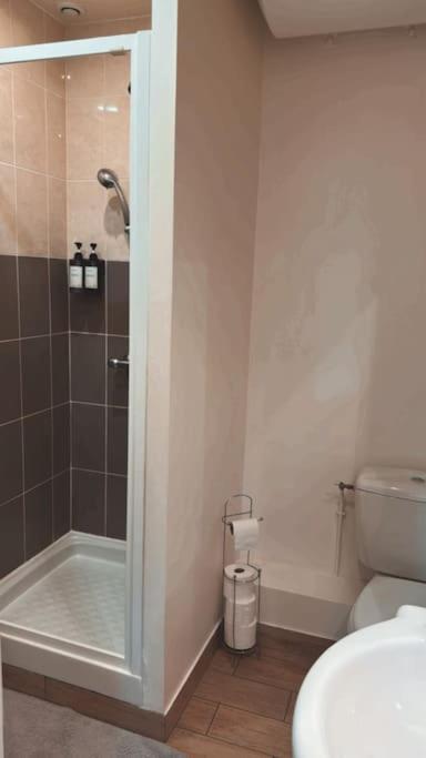 Beautiful F2 Apartment 5 Stops By Train From Paris Moret sur Loing Bagian luar foto