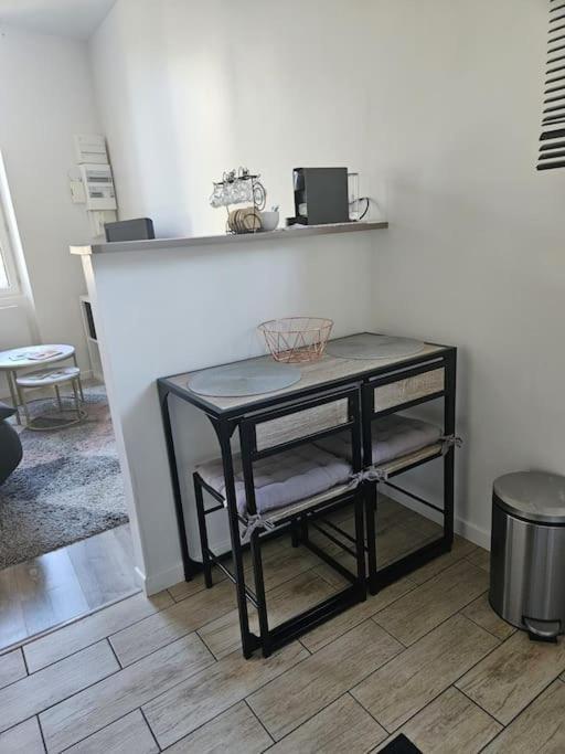 Beautiful F2 Apartment 5 Stops By Train From Paris Moret sur Loing Bagian luar foto