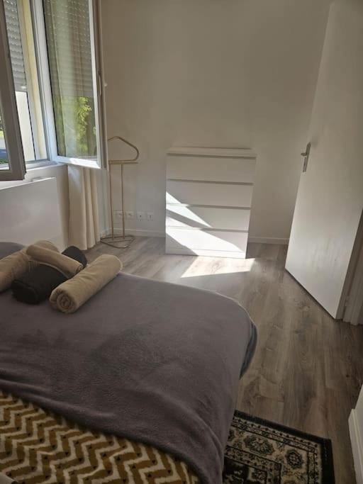 Beautiful F2 Apartment 5 Stops By Train From Paris Moret sur Loing Bagian luar foto