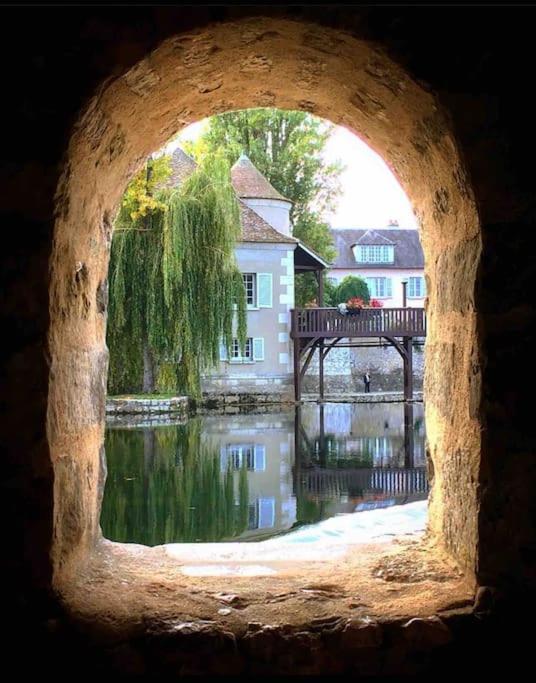 Beautiful F2 Apartment 5 Stops By Train From Paris Moret sur Loing Bagian luar foto